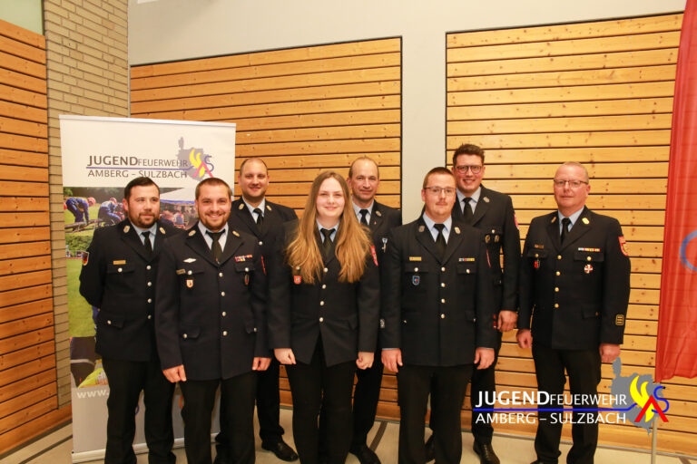 Mehr über den Artikel erfahren Jugendfeuerwehr ehrt verdiente Personen