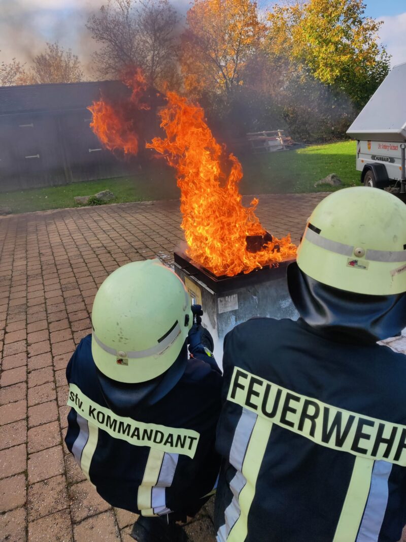 Schulung zum Schaumeinsatz bei Bränden in Schnaittenbach